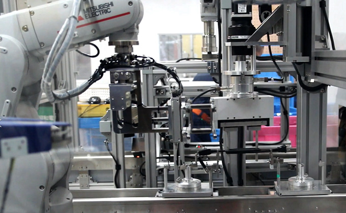 Automatic cleaning / bundling robot